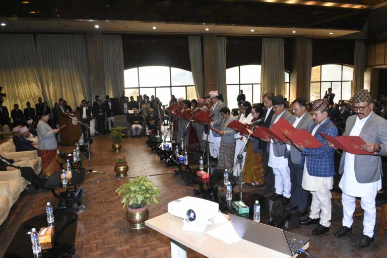 राष्ट्रियसभाका नवनिर्वाचित सदस्यले लिए शपथ