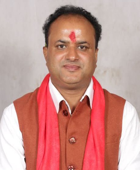 जनसेवामा तल्लीन सांसद दीपक बोहरा जनताकै घरदैलोमा