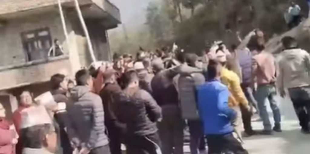 दोलखामा विवादपछि प्रहरीको हवाइ फायर, सर्वदलीय बैठक