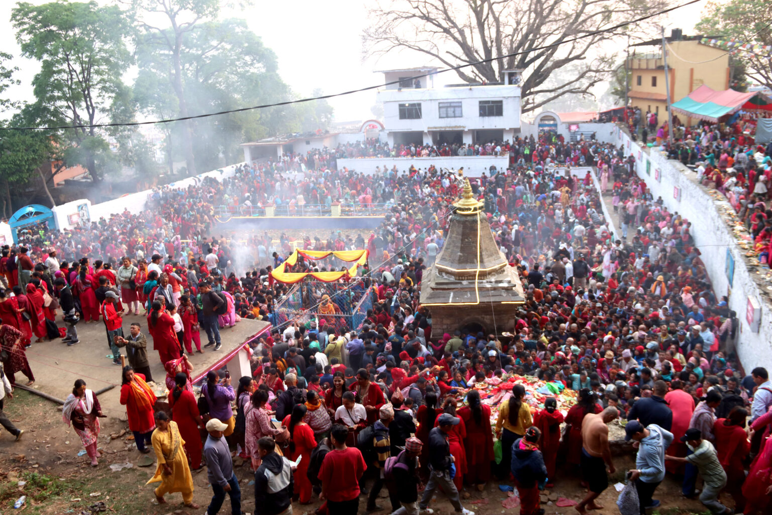 आमाको मुख हेर्ने पर्व मनाइँदै, मातातीर्थमा मेलामा भिड