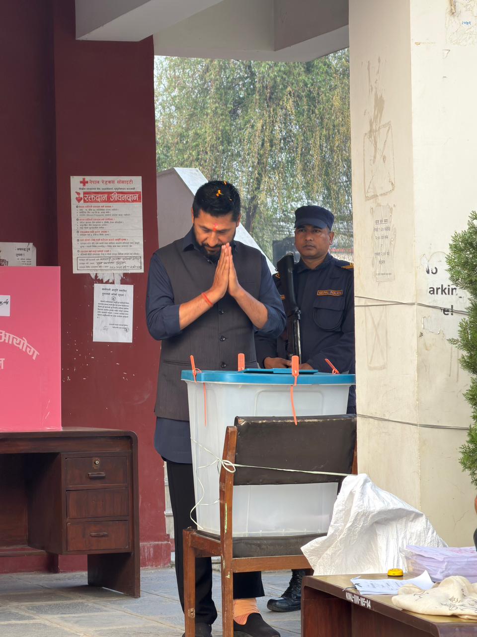 रवि लामिछानेले काठमाडौं–३ मा मतदान गरे