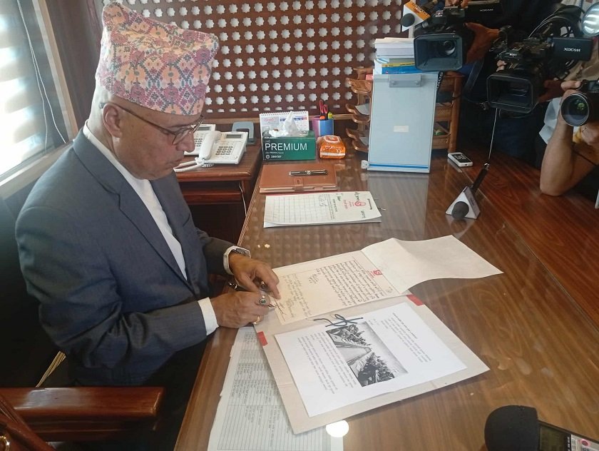 ब्रिफिङमा अर्थमन्त्रीलाई सर्वसाधारणको आक्रोशः पर्वतका शालिकराम पौडेलले रोकेर प्रश्नवर्षा