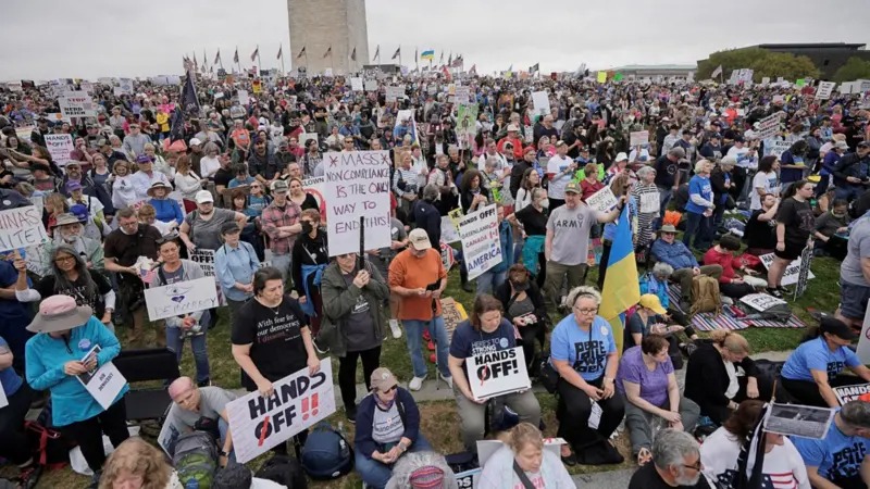 ट्रम्पविरुद्ध अमेरिकाभर प्रदर्शन, नीतिहरूलाई लिएर जनआक्रोश