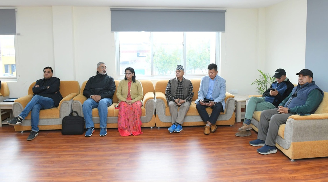 ओली पक्राउपछि एमाले सचिवालय बैठक जारी, आगामी रणनीति तय हुँदै