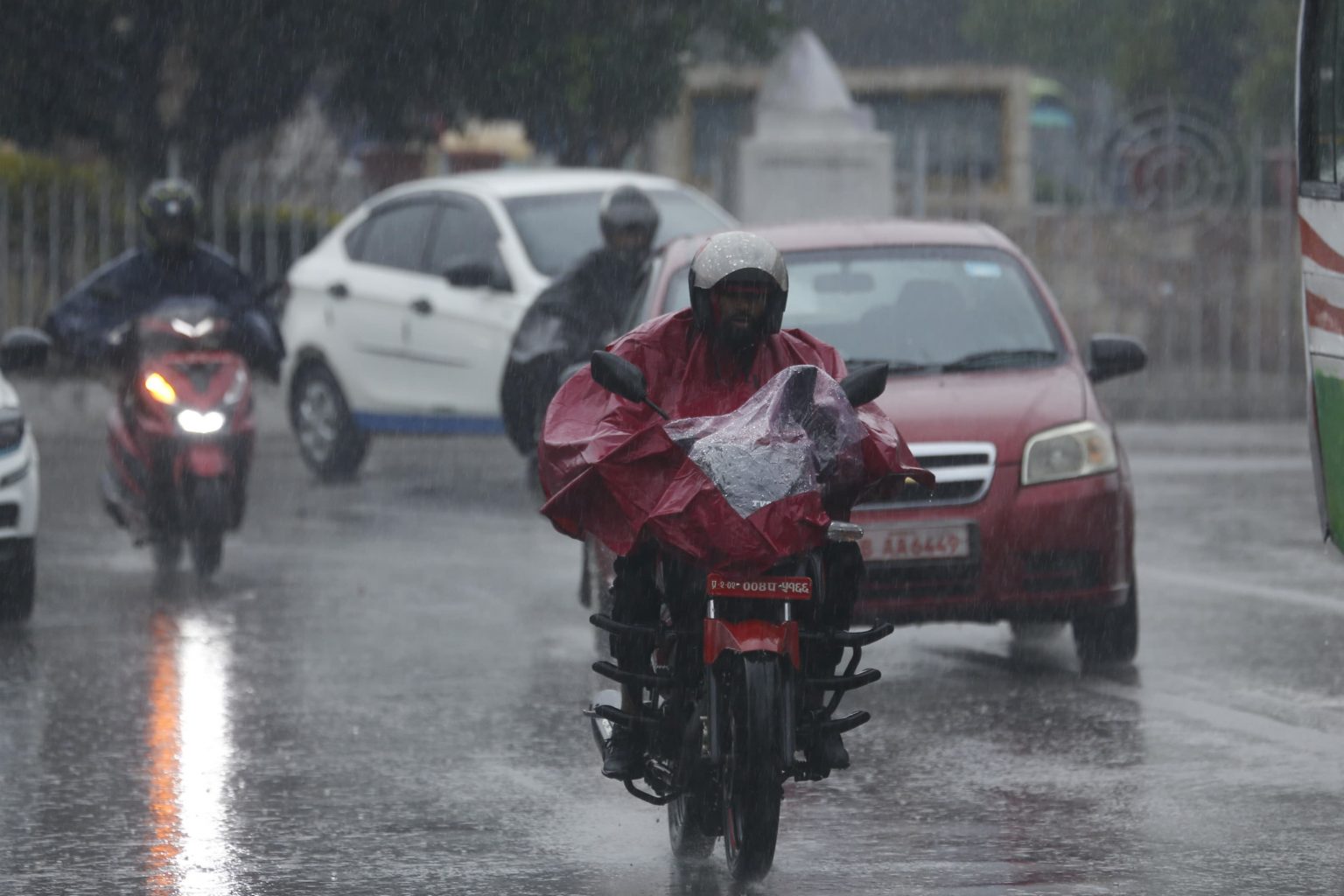 देशभर वर्षा जारी, तत्काल सुधारको सम्भावना कम
