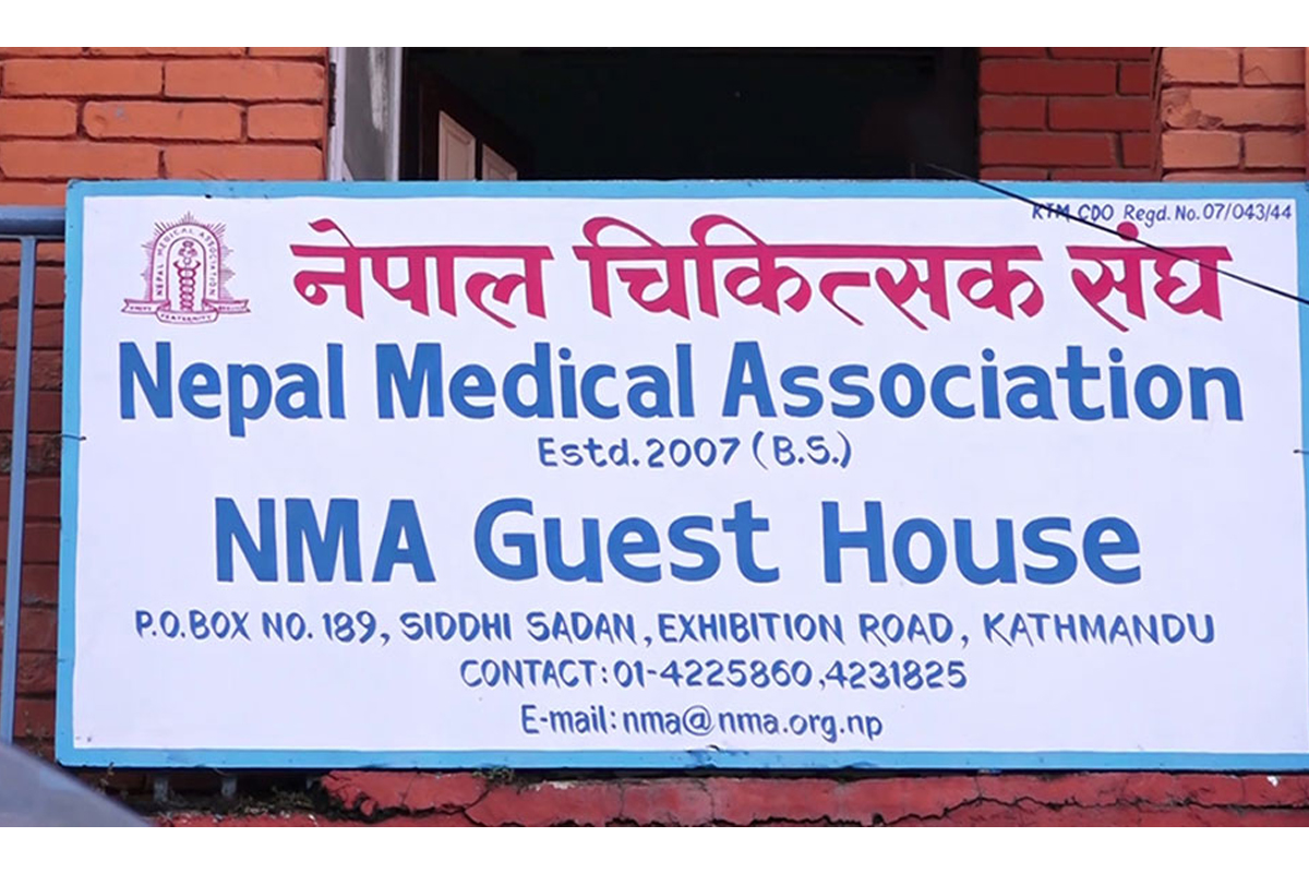 आकस्मिकबाहेक स्वास्थ्य सेवा आज पनि ठप्प, चिकित्सकहरूको माइतीघरमा प्रदर्शन