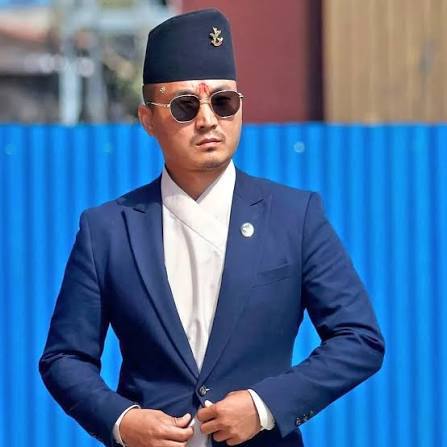 सुधन गुरुङ र महावीर पुनले लिए मन्त्री पदको शपथ