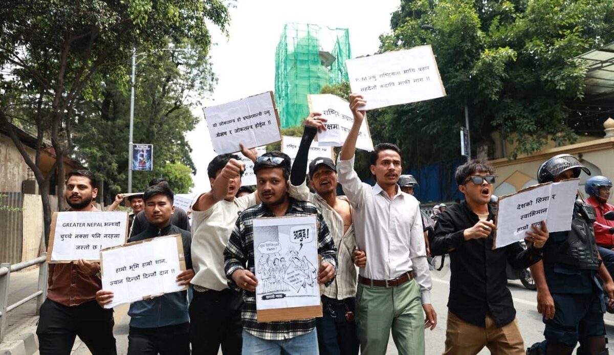 प्रधानमन्त्रीको राजीनामा माग्दै नेविसंघको प्रदर्शन